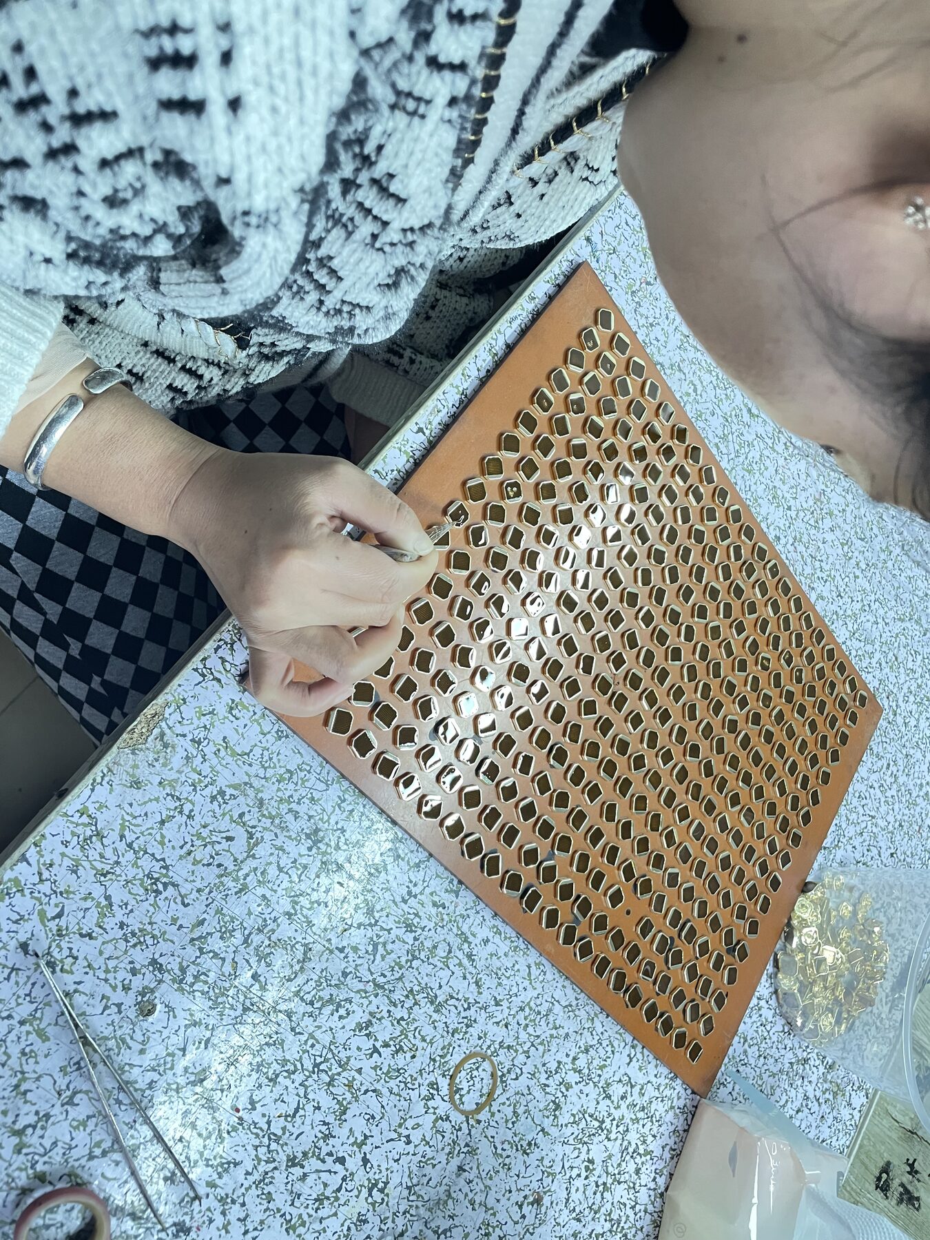 WangFuk enamel workshop — color and fill appearance